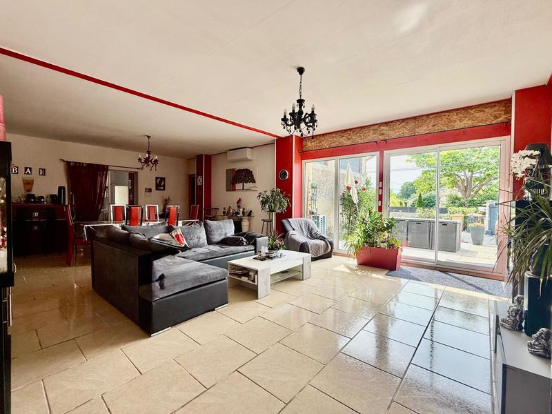 Maison - 315 m² - 9 pièces