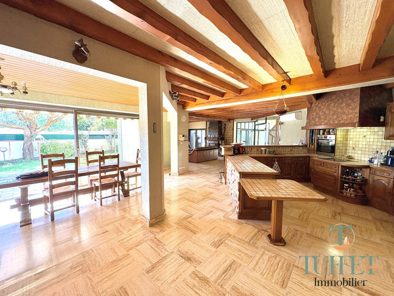 Villa - 256 m² - 9 pièces