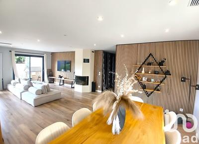 Maison - 177 m² - 7 pièces