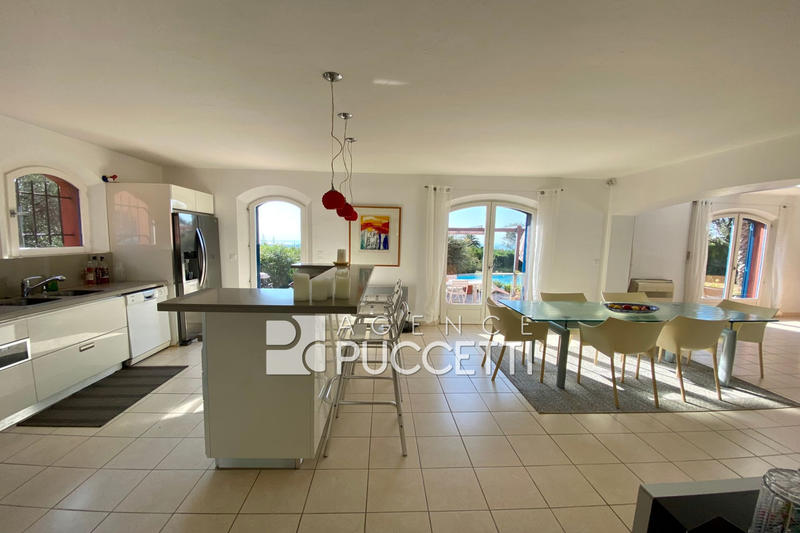 Demeure - 230 m² - 8 pièces