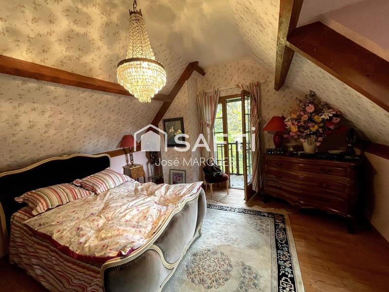 Maison - 266 m² - 7 pièces