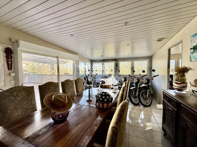 Maison traditionnelle - 160 m² - 9 pièces