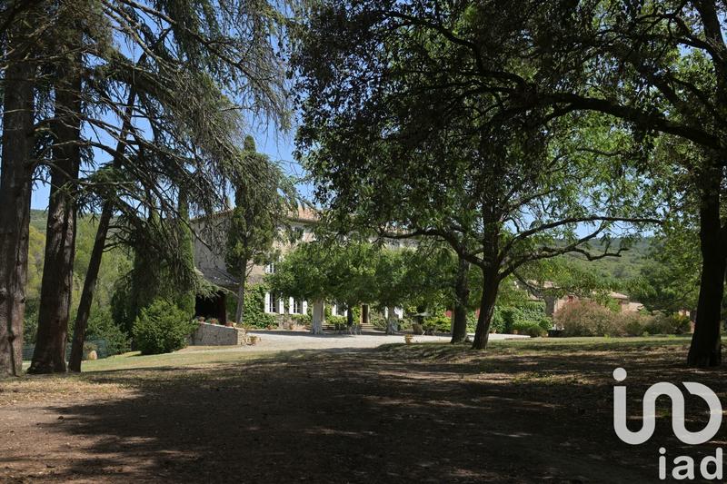 Maison - 845 m² - 30 pièces