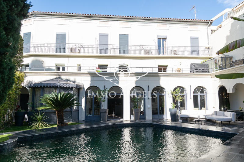 Maison - 500 m² - 9 pièces