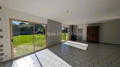 Maison traditionnelle - 176 m² - 8 pièces