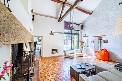 Demeure - 212 m² - 10 pièces