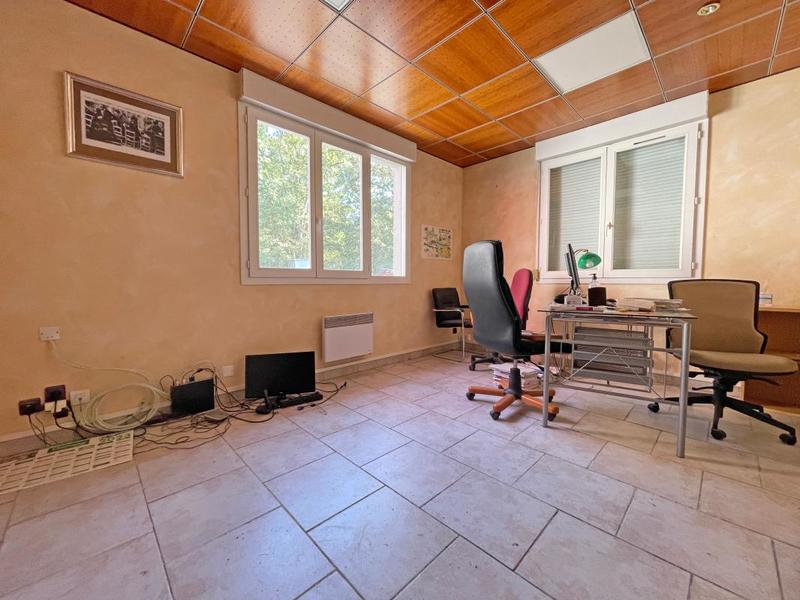 Maison - 490 m² - 4 pièces