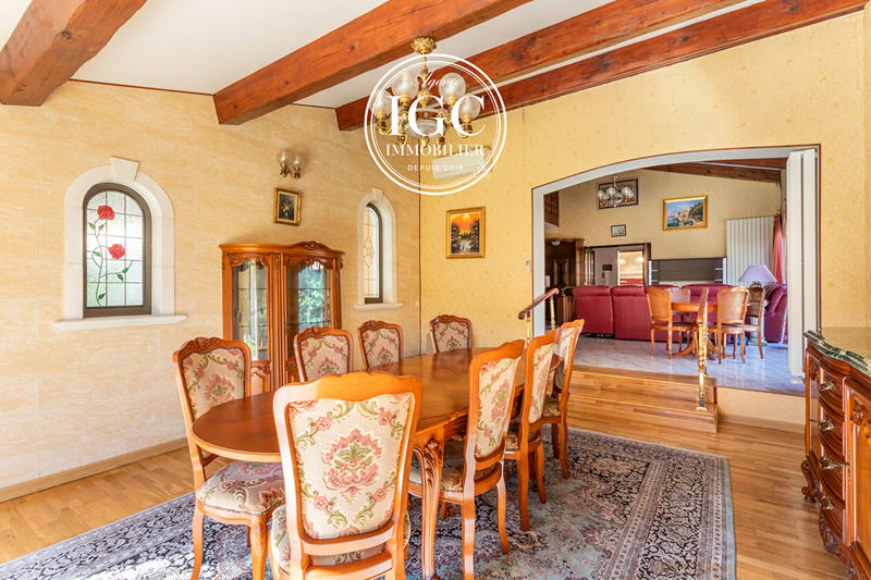 Maison - 240 m² - 6 pièces
