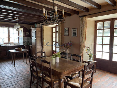 Maison - 310 m² - 10 pièces