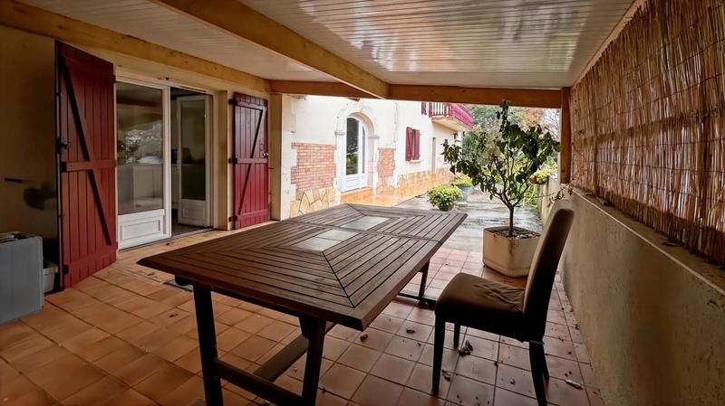 Maison de maîtres - 230 m² - 9 pièces