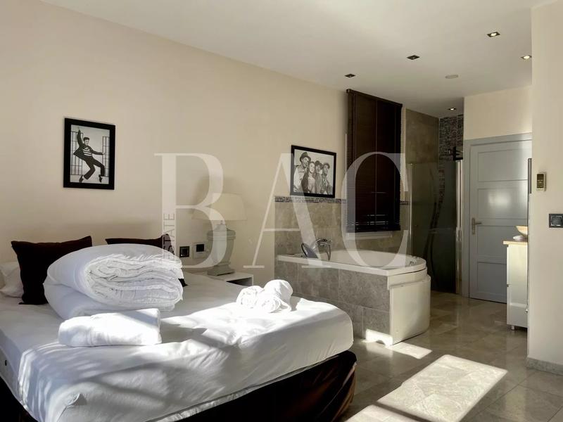 Villa - 430 m² - 12 pièces