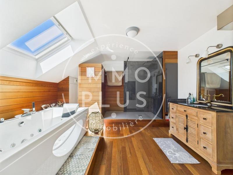 Maison - 177 m² - 6 pièces