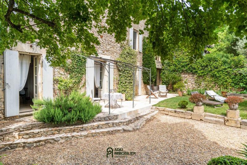 Mas - 300 m² - 7 pièces