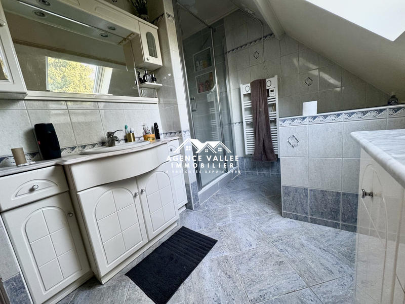 Maison traditionnelle - 160 m² - 7 pièces