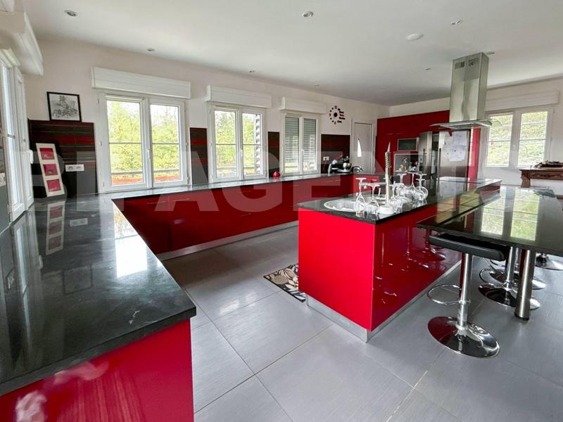 Villa - 322 m² - 6 pièces