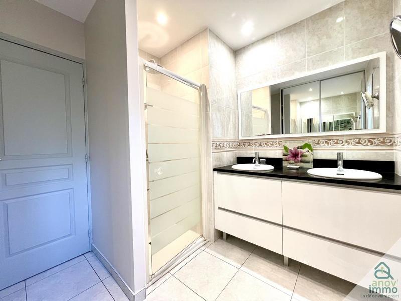 Propriété - 232 m² - 7 pièces