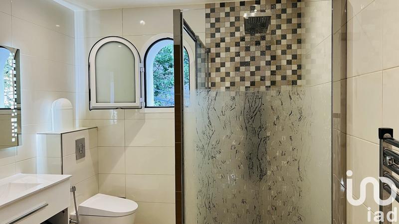 Maison - 252 m² - 7 pièces