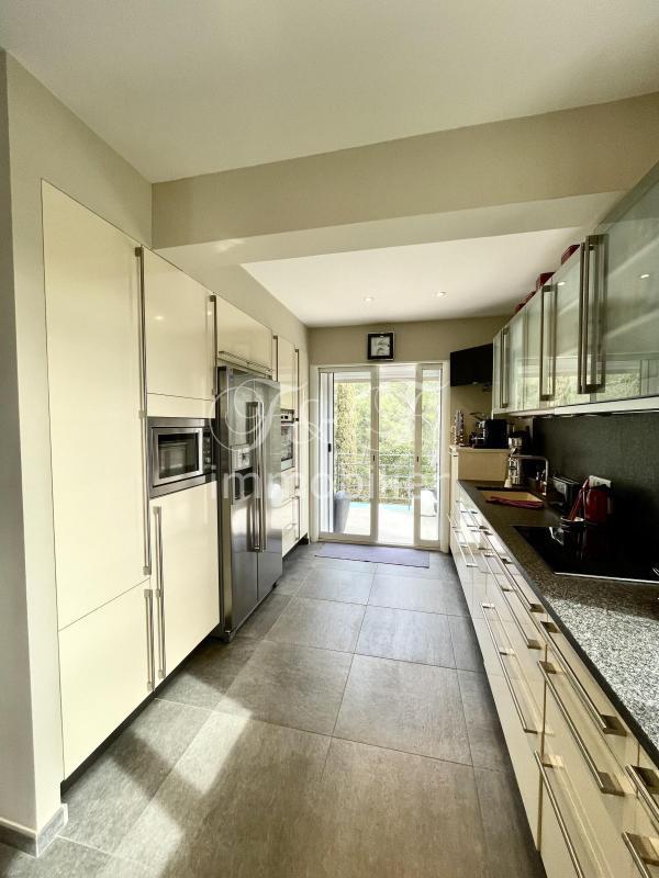 Propriété - 218 m²