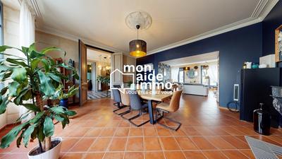 Maison ancienne - 586 m² - 8 pièces