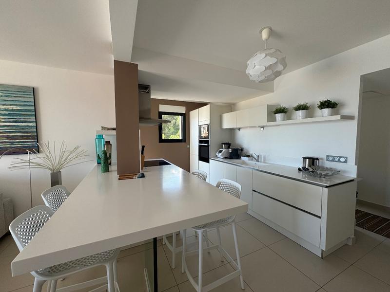 Appartement - 98 m² - 4 pièces