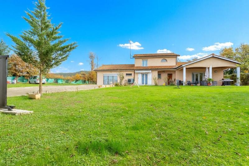 Maison - 210 m² - 8 pièces