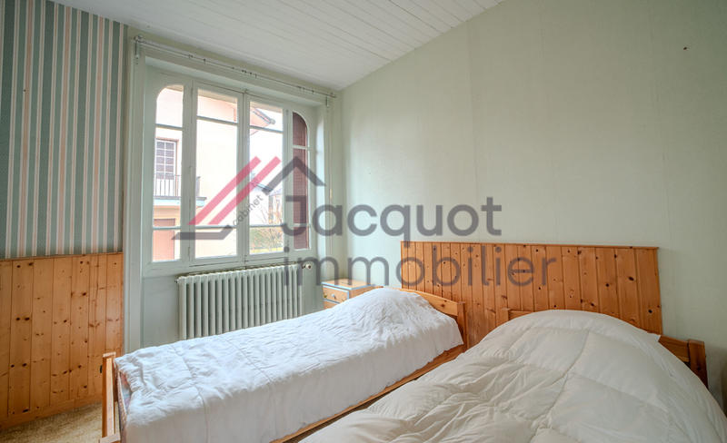 Maison - 182 m² - 9 pièces