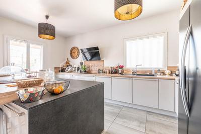 Maison - 210 m² - 8 pièces