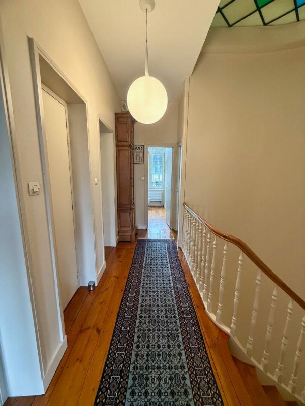 Maison - 240 m² - 8 pièces