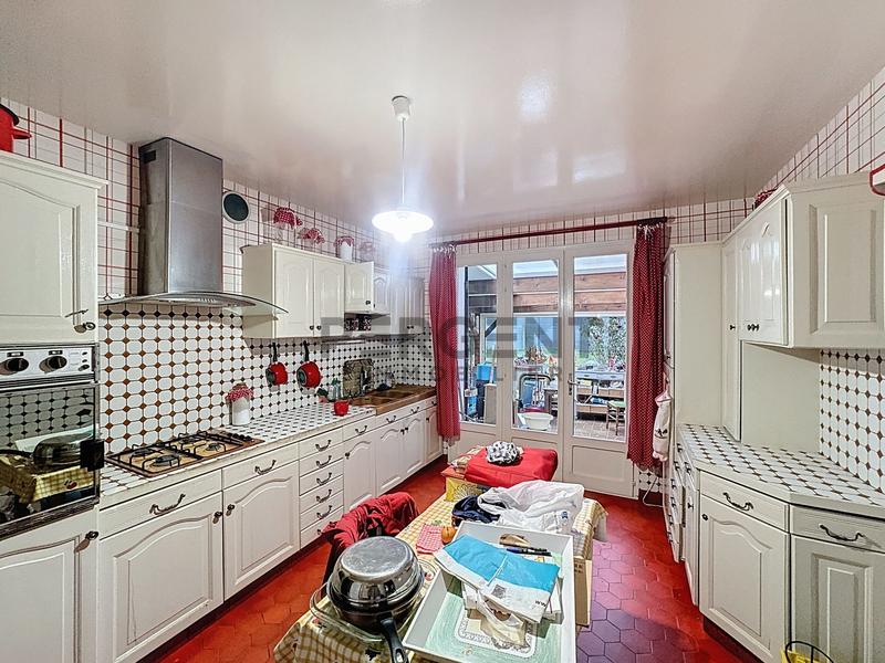 Maison - 207 m² - 8 pièces