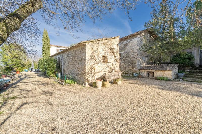 Mas - 300 m² - 10 pièces