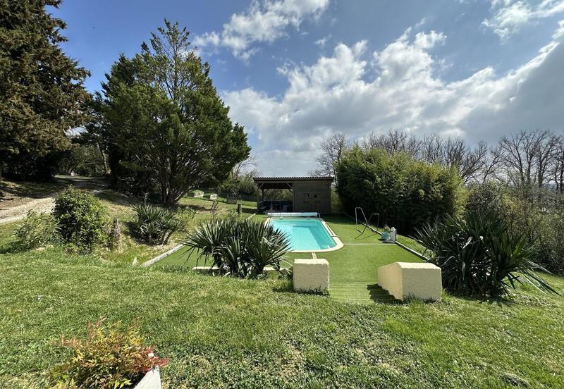 Maison - 227 m² - 7 pièces