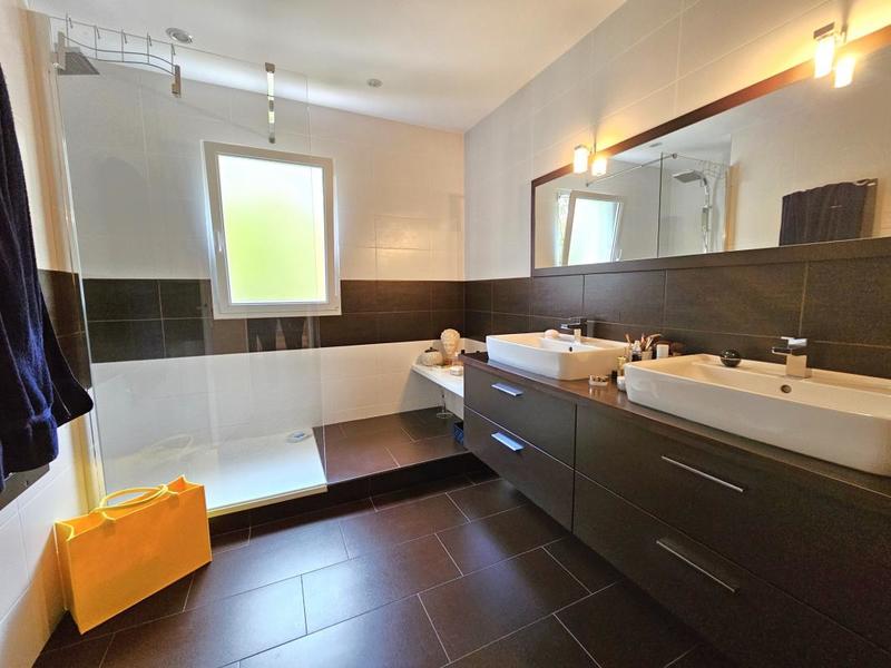 Maison - 190 m² - 8 pièces