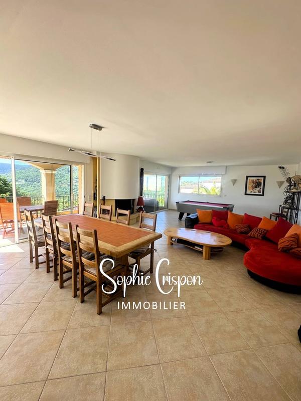 Villa - 209 m² - 7 pièces