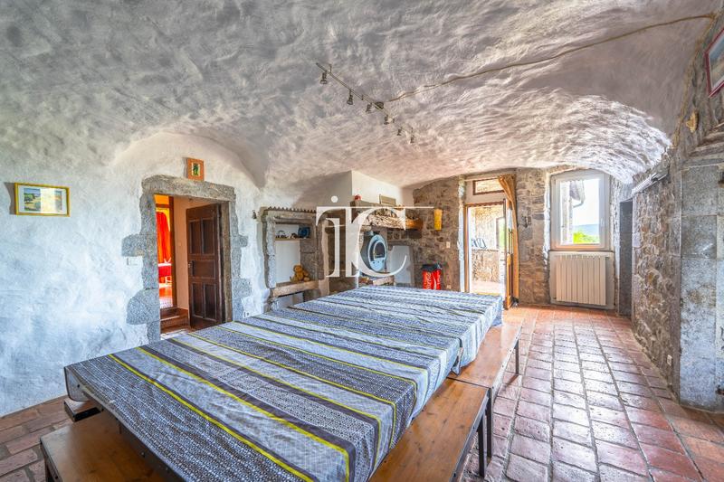 Maison - 354 m² - 14 pièces