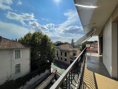 Appartement - 90 m² - 3 pièces