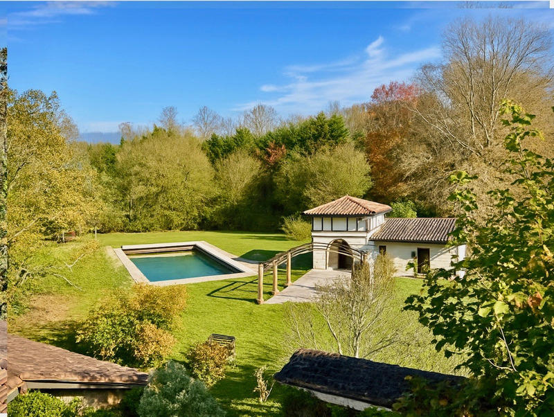 Demeure - 400 m² - 10 pièces