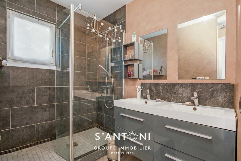 Maison - 202 m² - 6 pièces