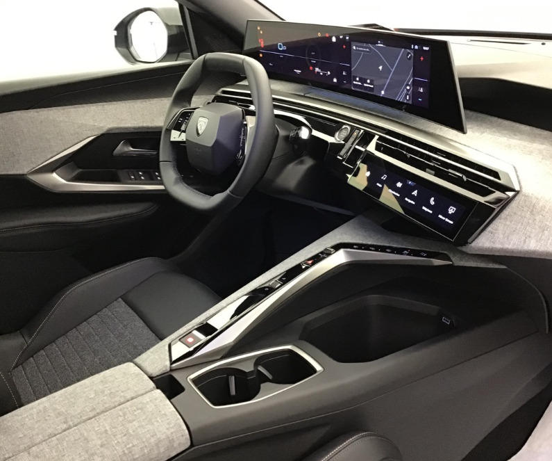 Peugeot 3008 III 1.2 Hybrid 145 Allure E-Dcs6