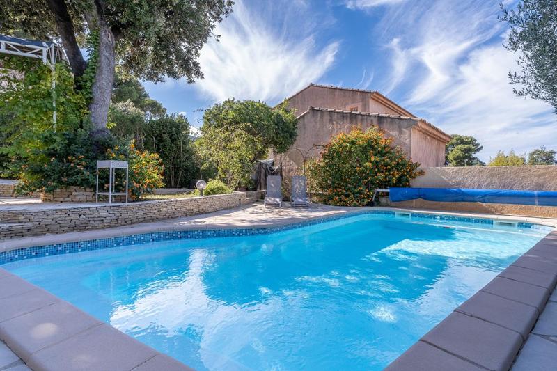 Maison - 248 m² - 8 pièces