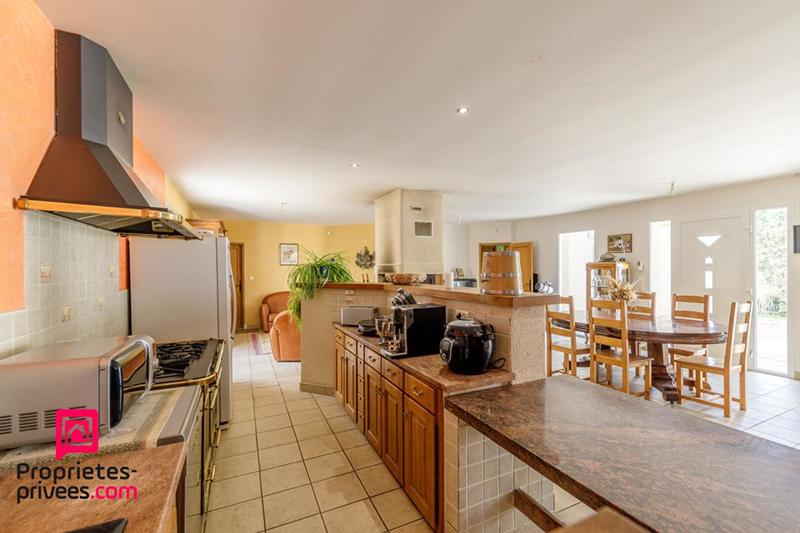 Maison - 250 m² - 8 pièces