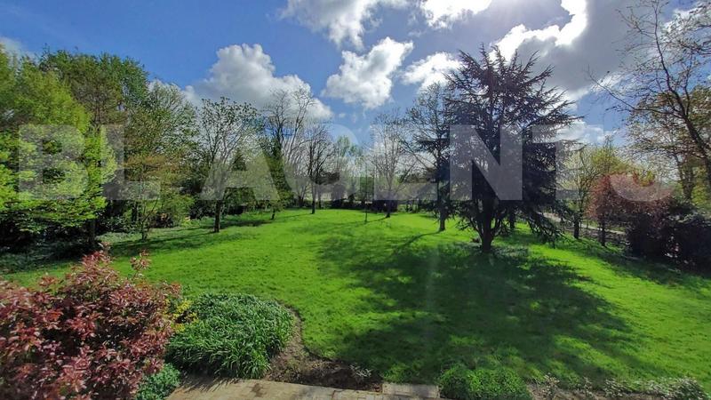 Briarde - 269 m² - 10 pièces