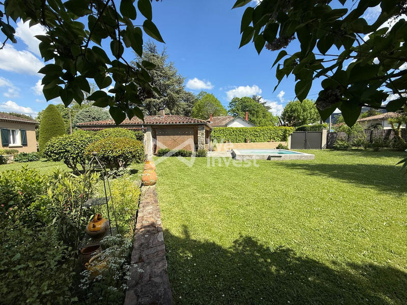 Maison - 260 m² - 8 pièces