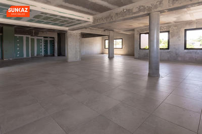 Local d'activités - 213 m² - 1 pièce