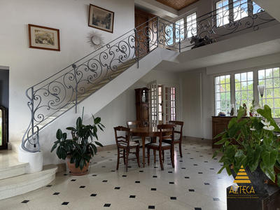 Maison - 180 m² - 8 pièces