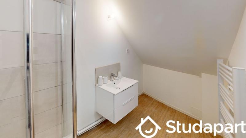 Chambre - 101 m² - 1 pièce