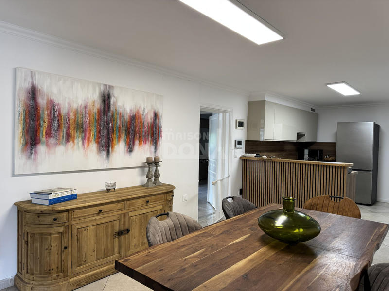 Maison - 242 m² - 8 pièces