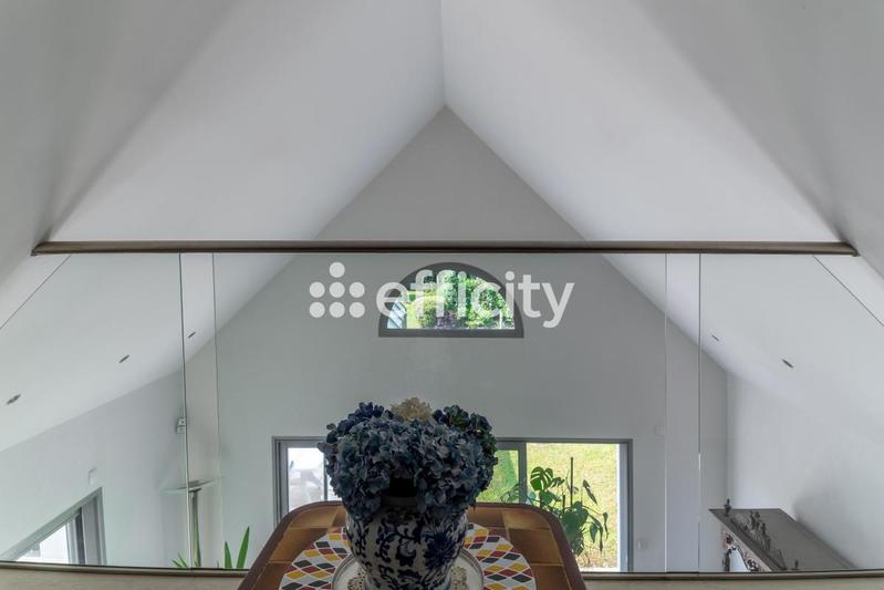 Maison - 232 m² - 11 pièces