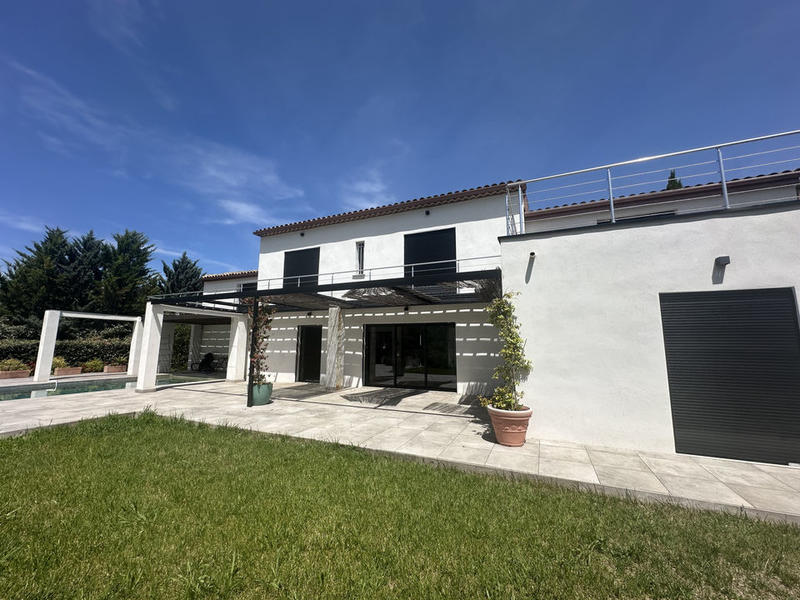 Villa - 285 m² - 9 pièces