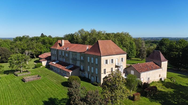 Château - 2 000 m² - 38 pièces