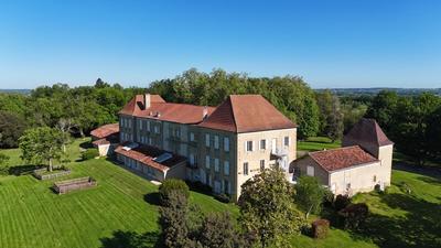 Château - 2 000 m² - 38 pièces